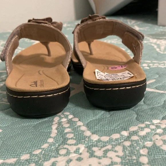 NWT-Clark’s Collection Ultimate Comfort Foot bed. Size: 5.5 color: Champagne. - Picture 2 of 6